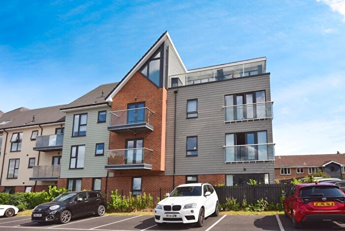 3 Bedroom Penthouse For Sale In Eastwood Road, Rayleigh, SS6