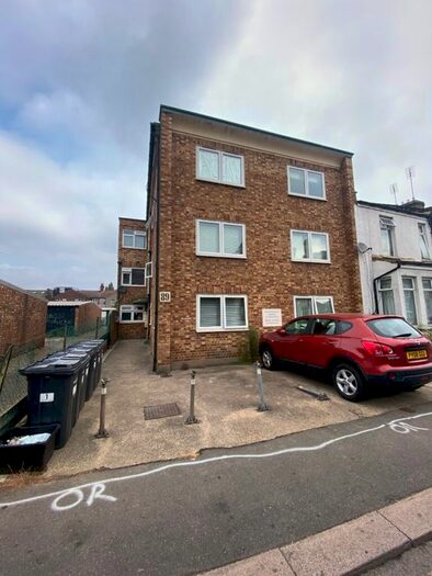 1 Bedroom Flat To Rent In Florentine House, Ley Street, Ilford, Essex, IG1