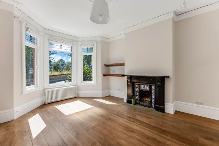 5 Bedroom Property To Rent In Highgate Hill, N19