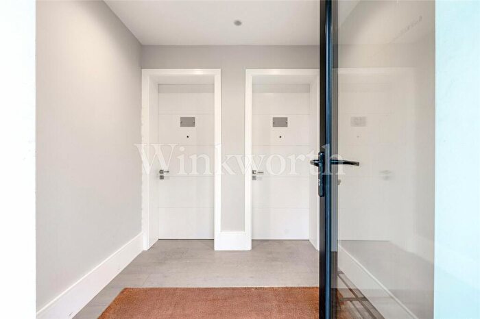 1 Bedroom Apartment For Sale In Hodford Road, London, NW11