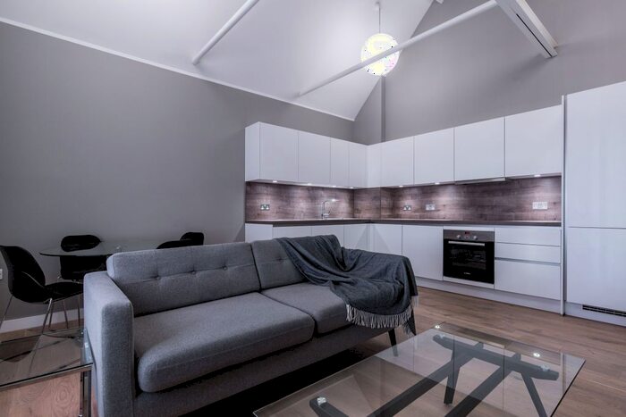 1 Bedroom Flat To Rent In Cheam Common Road, Worcester Park, KT4