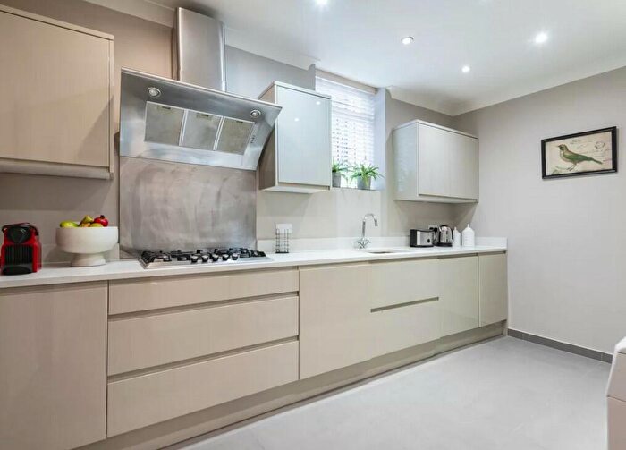 3 Bedroom Flat To Rent In Fitzjohns Avenue, Belsize Park, London, NW3