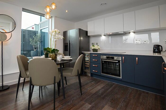 2 Bedroom Apartment To Rent In Centenary Plaza, Southampton, Hampshire, SO19