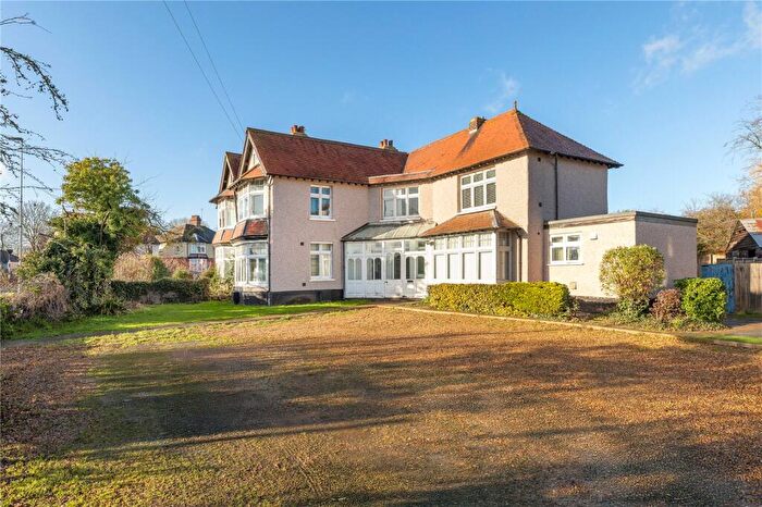 6 Bedroom Semi Detached House For Sale In Highworth Avenue, Cambridge, Cambridgeshire, CB4