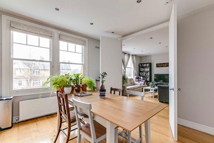 2 Bedroom Flat To Rent In Palace Road, London, SW2