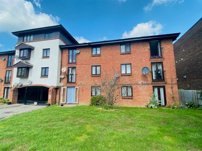 1 Bedroom Flat To Rent In Selhurst Road, London, SE25