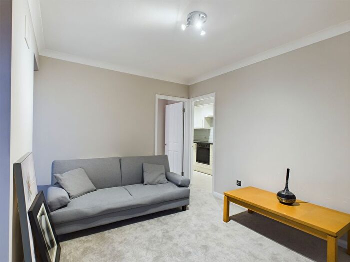 1 Bedroom Flat To Rent In Grant Court, Spencer Hill, Wimbledon, London, SW19