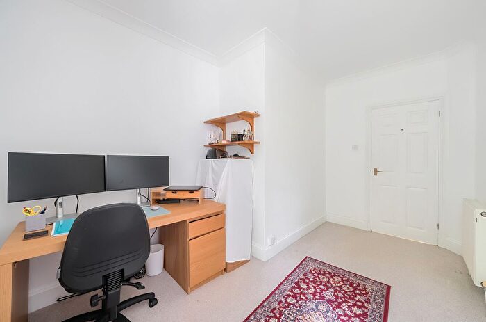 2 Bedroom Flat For Sale In Oakwood Close, Otterbourne, Winchester, Hampshire, SO21