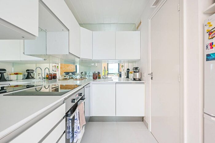 2 Bedroom Flat For Sale In Port House, Docklands, London, E14