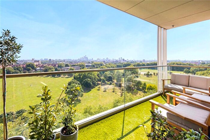 2 Bedroom Flat For Sale In Downs Road, Hackney, London, E5