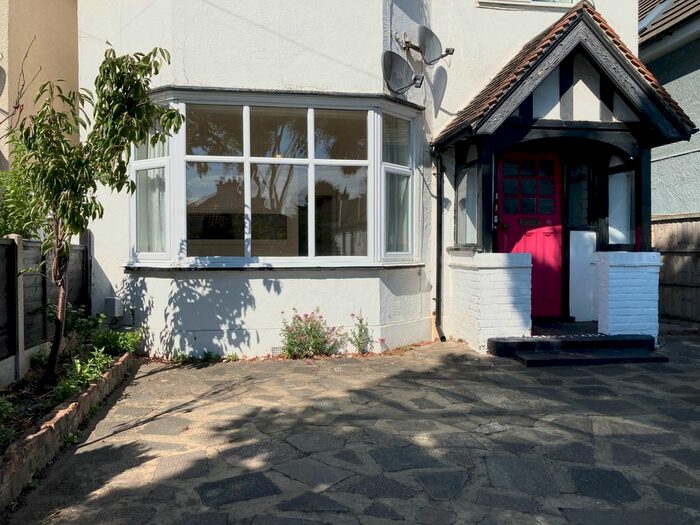 1 Bedroom Flat To Rent In Acacia Drive, Southend-On-Sea, SS1