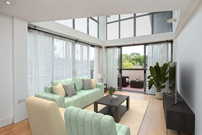 2 Bedroom Flat For Sale In Granville Road, Sevenoaks, TN13