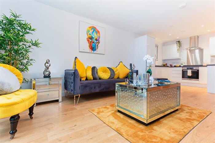 2 Bedroom Apartment To Rent In Marketfield Way, Redhill, RH1