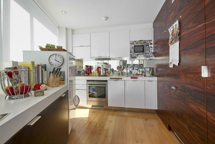 1 Bedroom Flat To Rent In Ontario Tower, Fairmont Avenue, E14