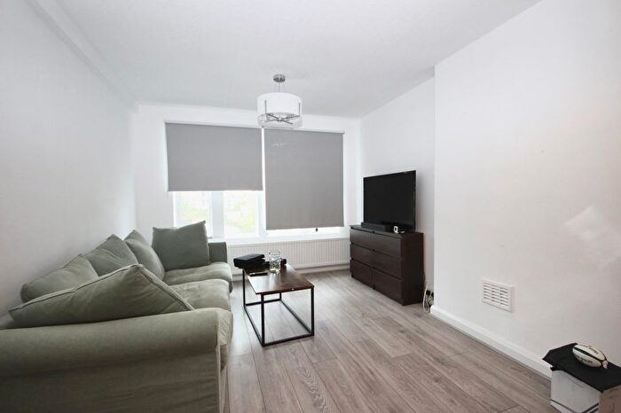 4 Bedroom Flat To Rent In Victoria Street, St. Albans, Hertfordshire, AL1