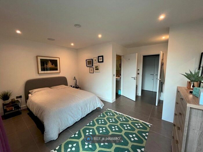 2 Bedroom Flat To Rent In White Post Lane, London, E9