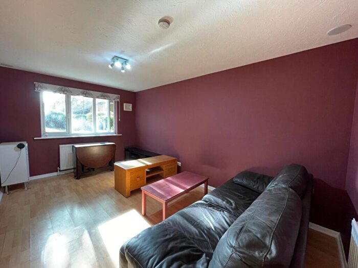1 Bedroom Flat To Rent In Greenway Close, London, N11