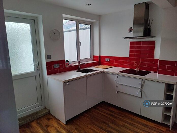 3 Bedroom Semi-Detached House To Rent In Abbotsbury Road, Morden, SM4