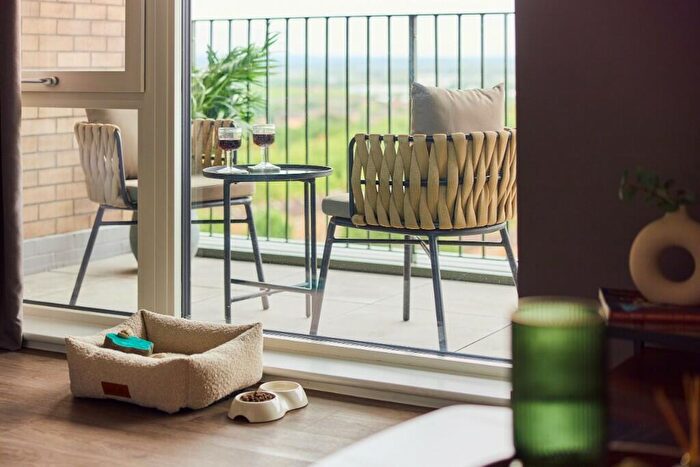 Apartment To Rent In Avebury Boulevard, Milton Keynes, Buckinghamshire, MK9