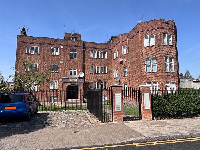 2 Bedroom Flat To Rent In The Highlands, Burnt Oak, HA8