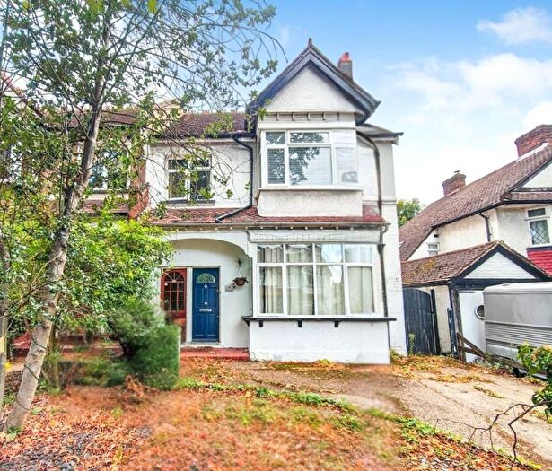 2 Bedroom Maisonette For Sale In (A) Park Lane, Carshalton, SM5