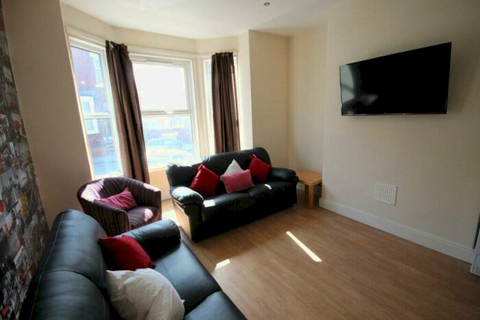 6 Bedroom Terraced House To Rent In Ebberston Terrace, Hyde Park, Leeds, LS6