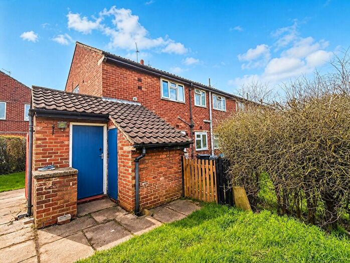 2 Bedroom Apartment For Sale In Grove Avenue, Lostock Gralam, Northwich, CW9