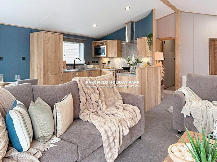 2 Bedroom Park Home For Sale In Pakefield Holiday Park – Suffolk, NR33