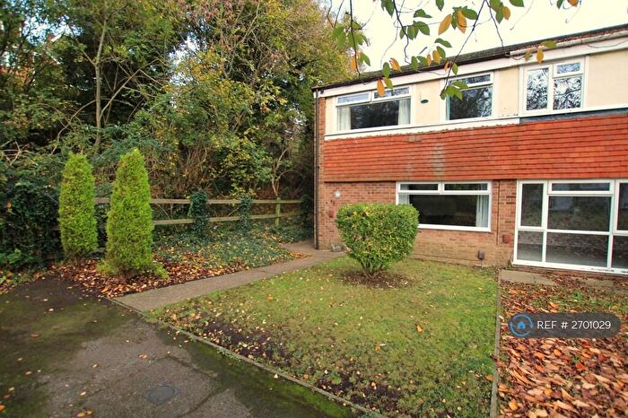 3 Bedroom Semi-Detached House To Rent In Harvesters Close, Rainham, Gillingham, ME8