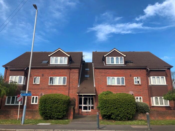 2 Bedroom Flat For Sale In Sipson Road, Sipson, West Drayton, UB7