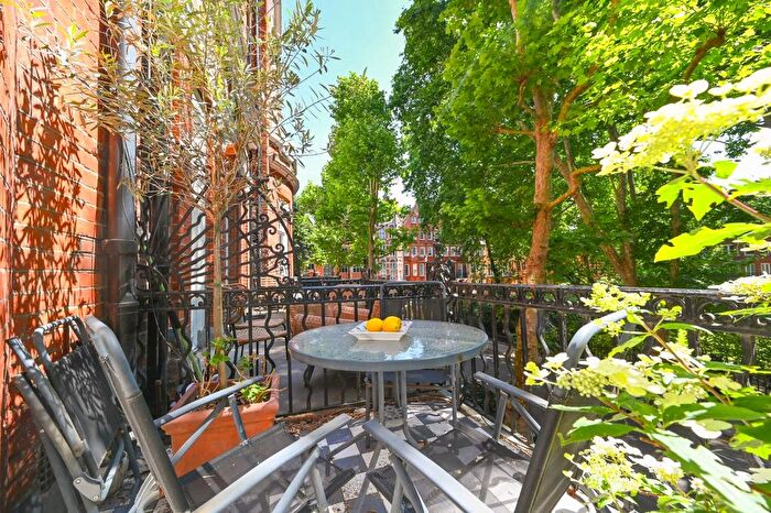 2 Bedroom Flat For Sale In Bramham Gardens, London, SW5