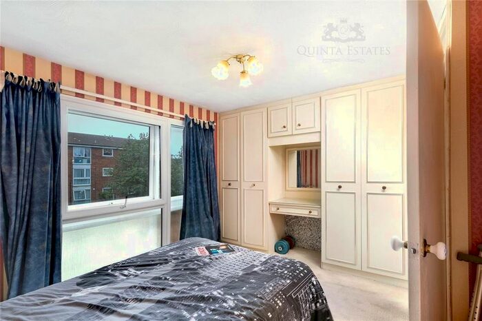 1 Bedroom Flat To Rent In Dellow Close, Ilford, IG2