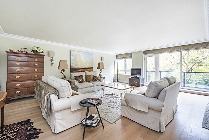 3 Bedroom Flat To Rent In Hyde Park Gate, London, SW7