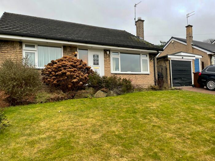 3 Bedroom Semi-Detached Bungalow To Rent In Haydn Fold, Charlesworth, SK13