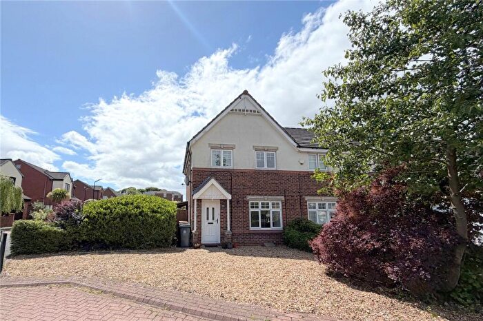 3 Bedroom End Of Terrace House For Sale In Turnberry, Whitley Bay, NE25