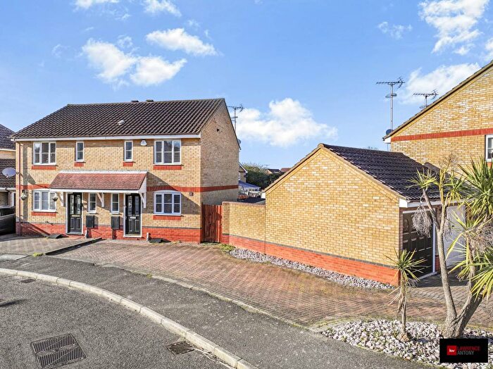 2 Bedroom Semi-Detached House For Sale In Heron Gardens, Rayleigh, SS6