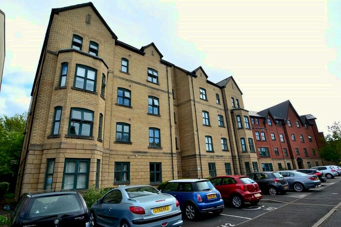 2 Bedroom Flat To Rent In Hadfield Close, Victoria Park, Manchester., M14