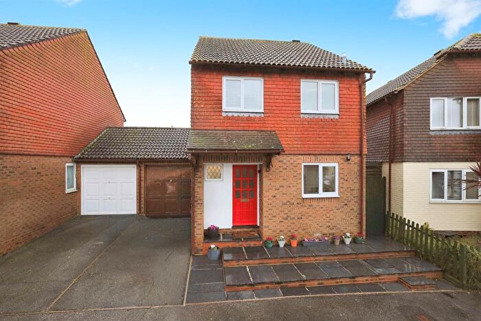3 Bedroom Detached House For Sale In Hawkstown View, Hailsham, BN27