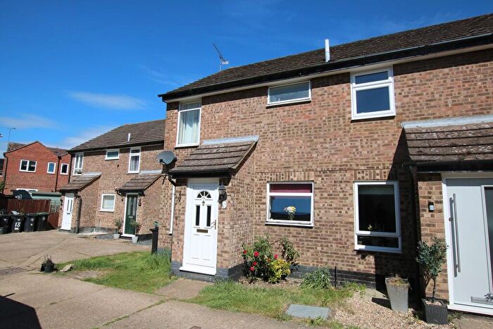 3 Bedroom Semi-Detached House For Sale In Oziers, Bishop's Stortford, CM22