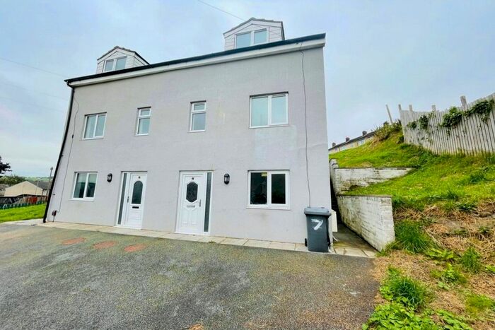 4 Bedroom Semi-Detached House To Rent In West Bank Rise, Keighley, West Yorkshire, BD22