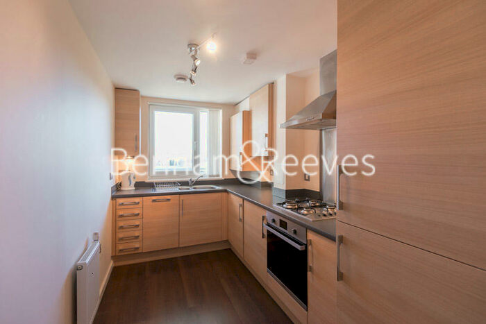 1 Bedroom Apartment To Rent In Lankaster Gardens, East Finchley, N2