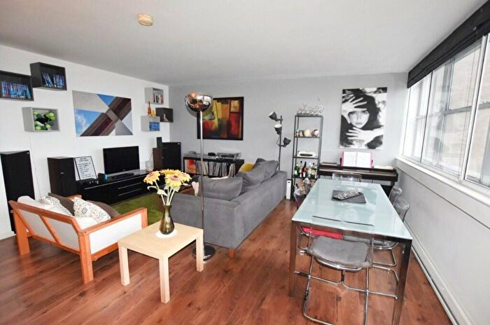 2 Bedroom Flat To Rent In Whitehorse Road, Croydon, London, CR0