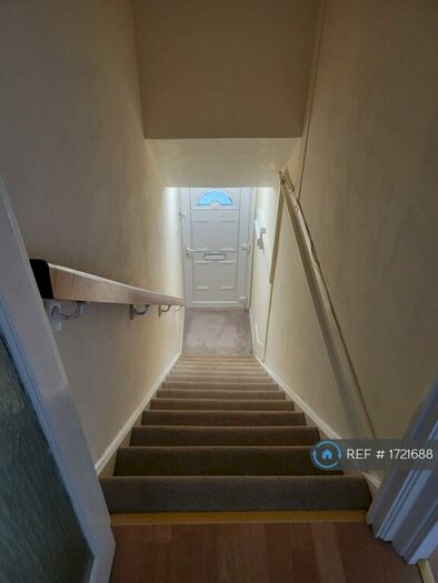 1 Bedroom Flat To Rent In Turnberry Avenue, Leeds, LS17