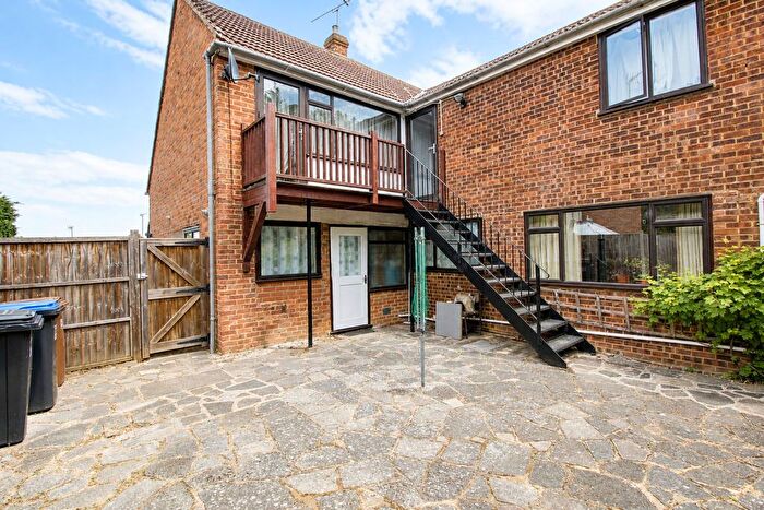 Studio To Rent In Coulter Close, Cuffley, EN6
