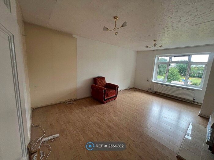 4 Bedroom Flat To Rent In Haselbury Road, London, N9