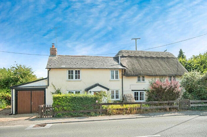3 Bedroom Detached House For Sale In High Street, Wiltshire, SP3