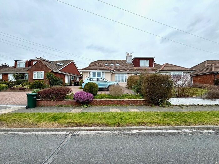 4 Bedroom Semi-Detached Bungalow To Rent In Bramble Rise, Brighton, BN1