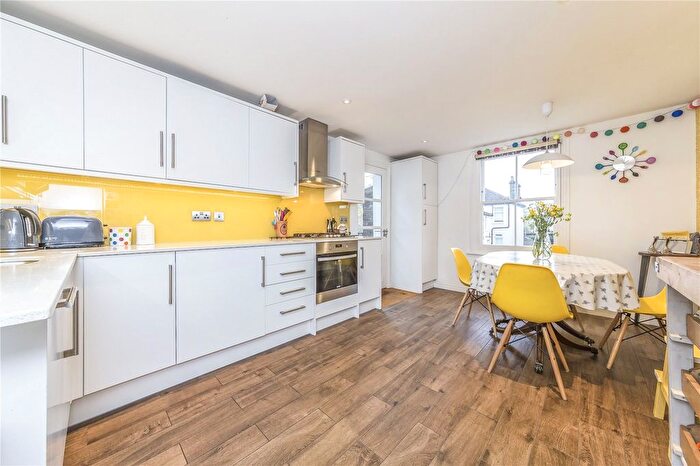 3 Bedroom Maisonette To Rent In Laitwood Road, London, SW12