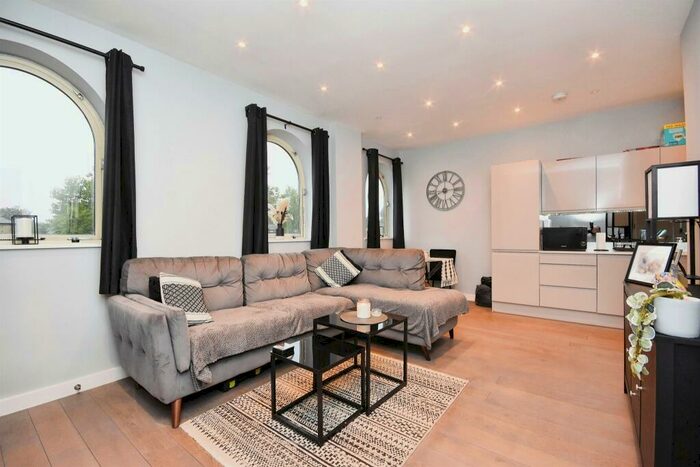 2 Bedroom Apartment To Rent In Rainsford Road, Chelmsford, CM1