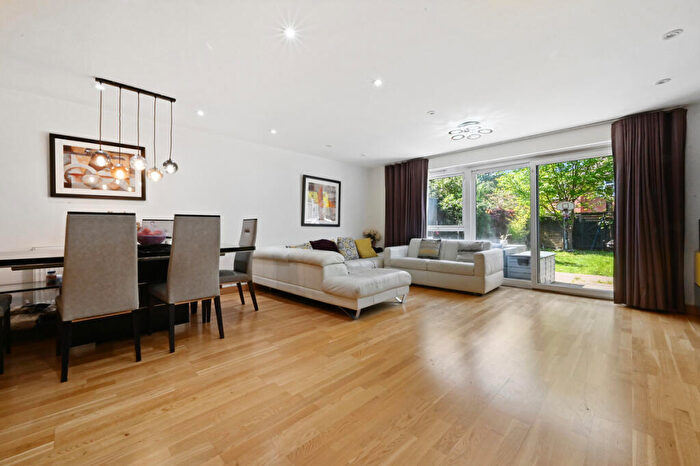 3 Bedroom Maisonette To Rent In Zodiac Close, London, HA8